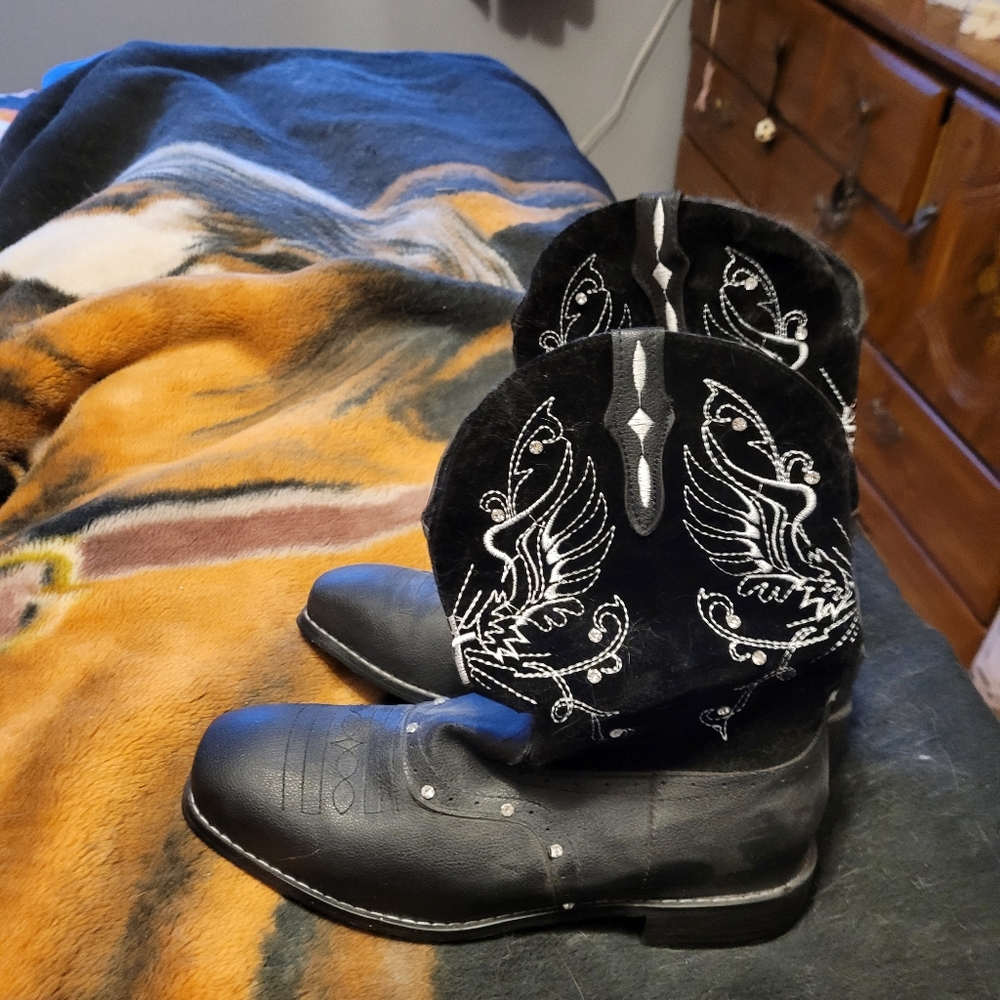 Ladies black boots